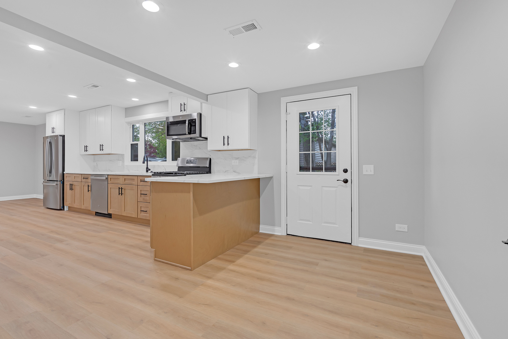 15 Johnathan Road, Lake Zurich, IL 60047