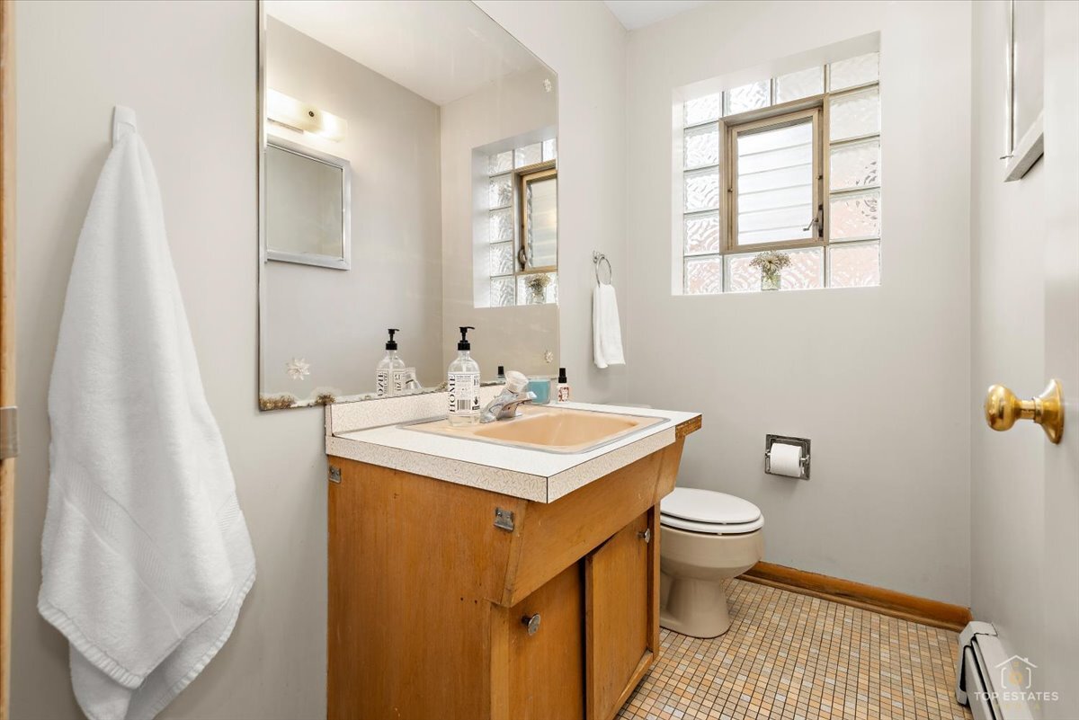 417 N Prospect Manor Avenue, Mount Prospect, IL 60056