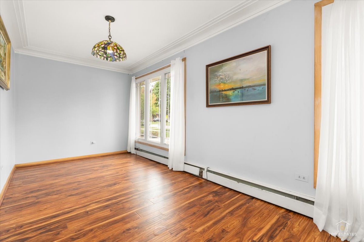 417 N Prospect Manor Avenue, Mount Prospect, IL 60056