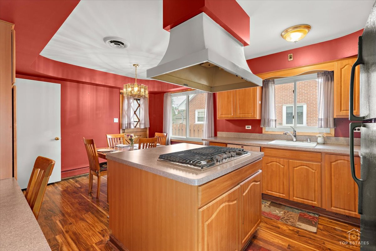 417 N Prospect Manor Avenue, Mount Prospect, IL 60056