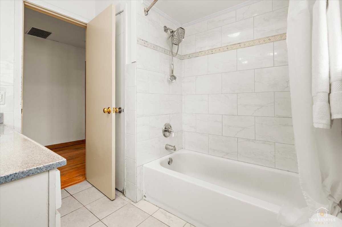 417 N Prospect Manor Avenue, Mount Prospect, IL 60056