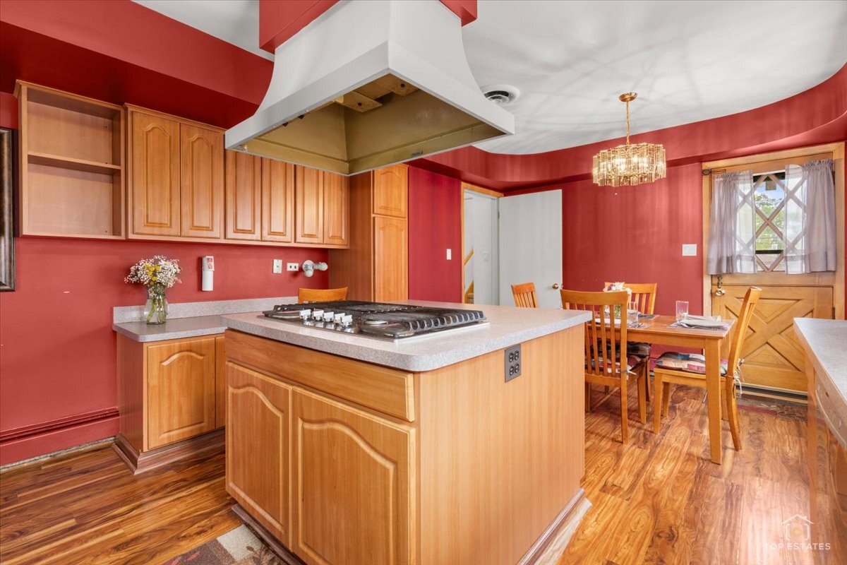 417 N Prospect Manor Avenue, Mount Prospect, IL 60056