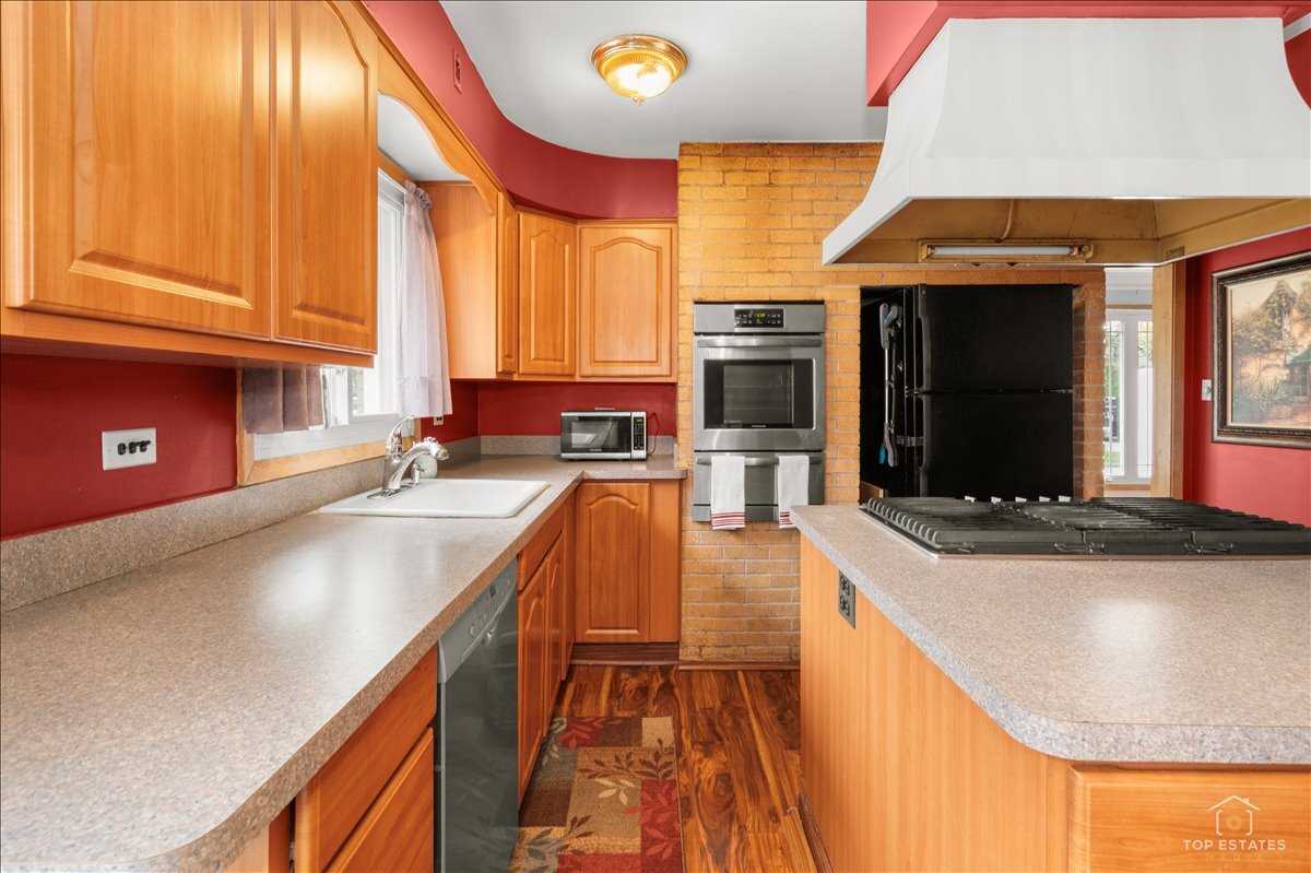 417 N Prospect Manor Avenue, Mount Prospect, IL 60056