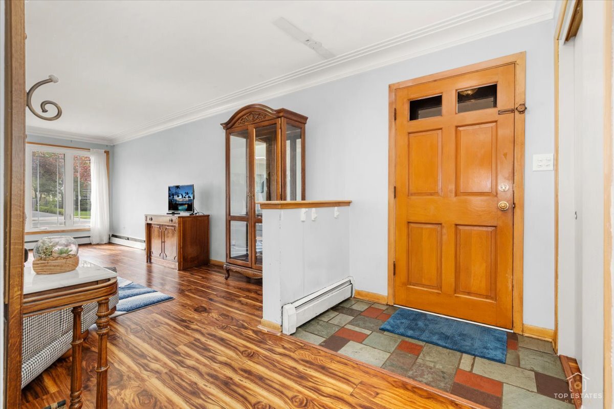 417 N Prospect Manor Avenue, Mount Prospect, IL 60056