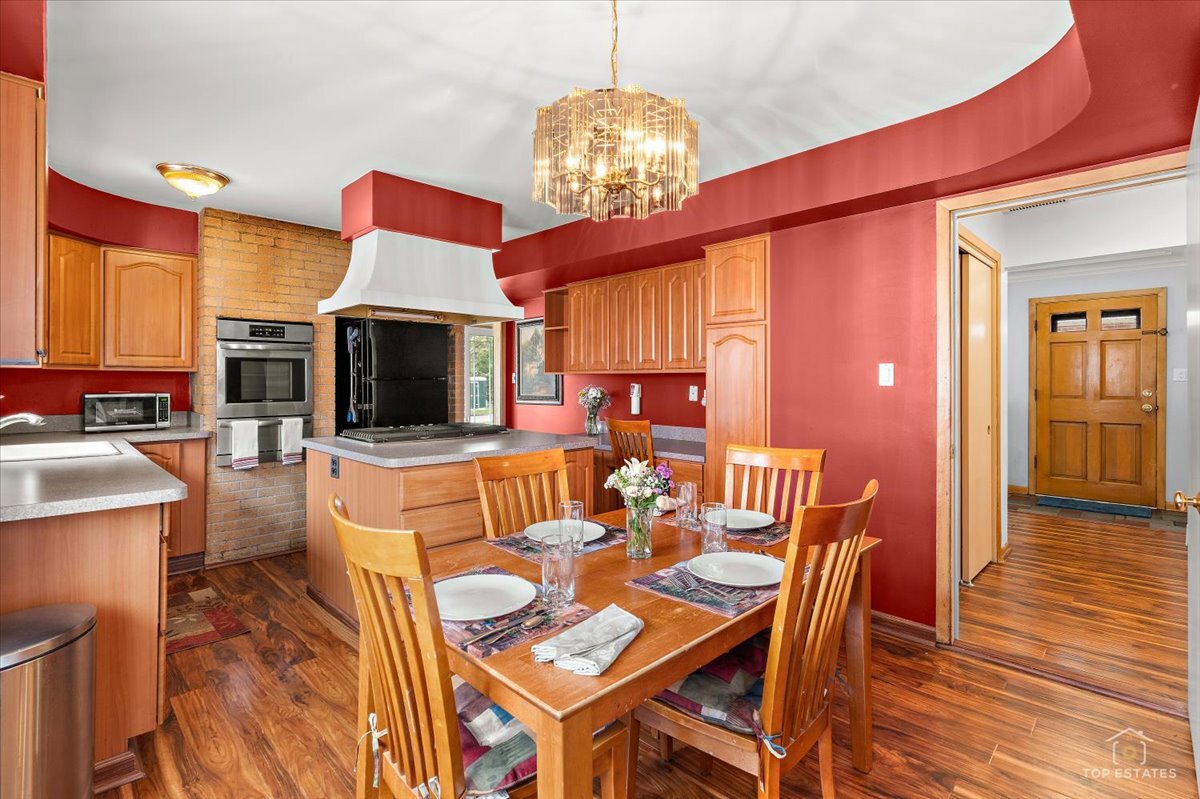 417 N Prospect Manor Avenue, Mount Prospect, IL 60056