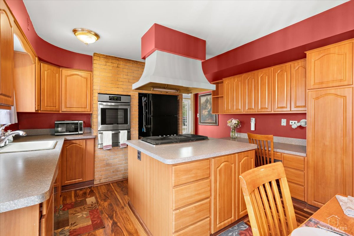 417 N Prospect Manor Avenue, Mount Prospect, IL 60056