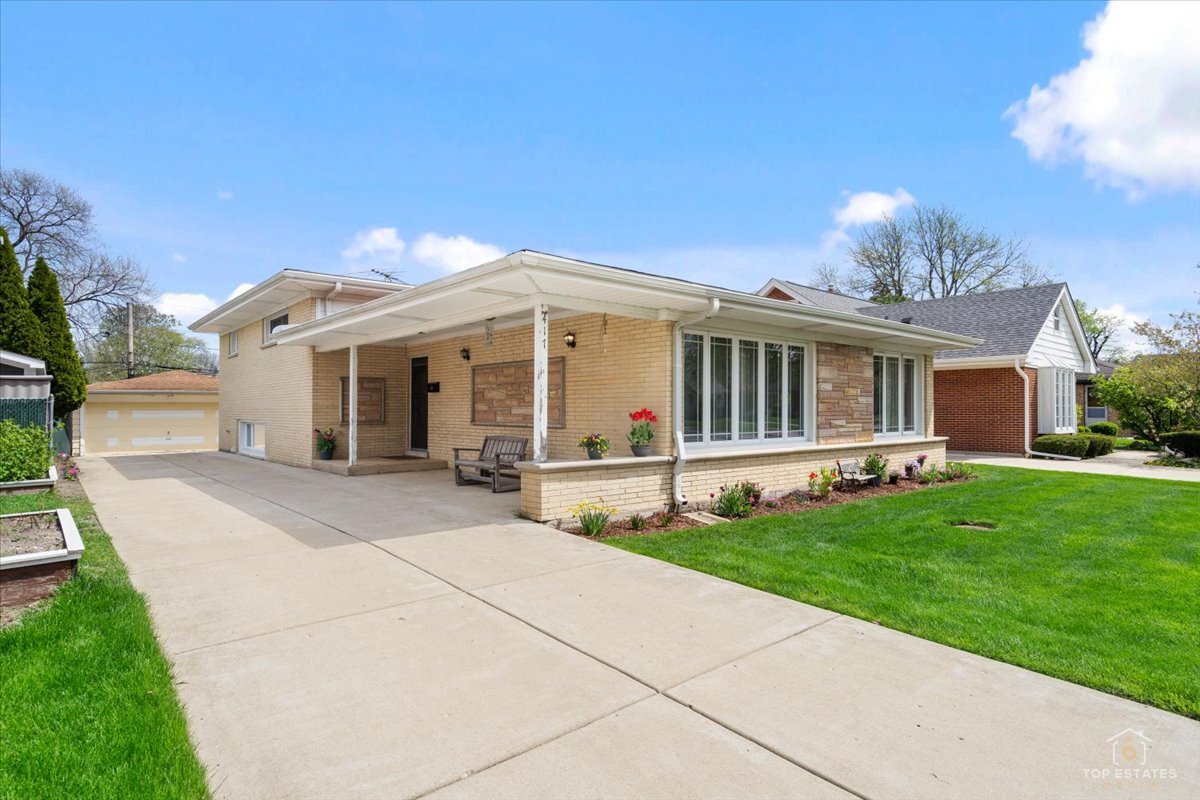 417 N Prospect Manor Avenue, Mount Prospect, IL 60056