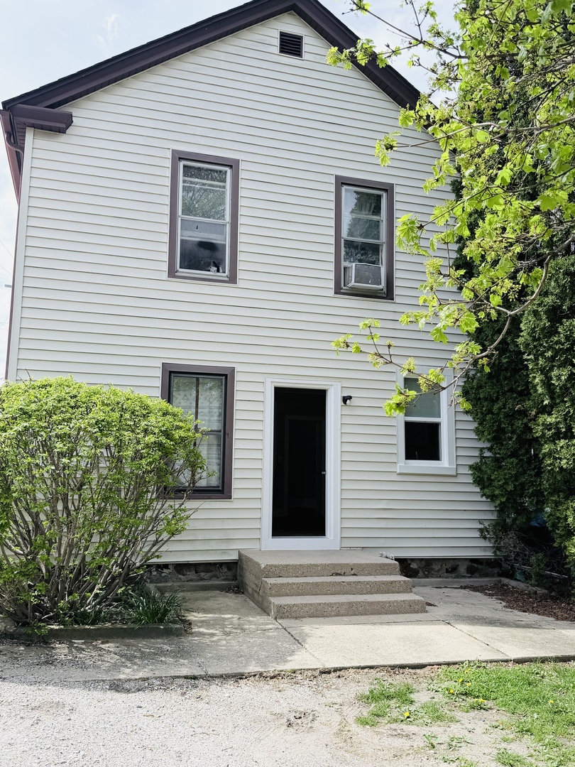 416 Clay Street #2, Woodstock, IL 60098
