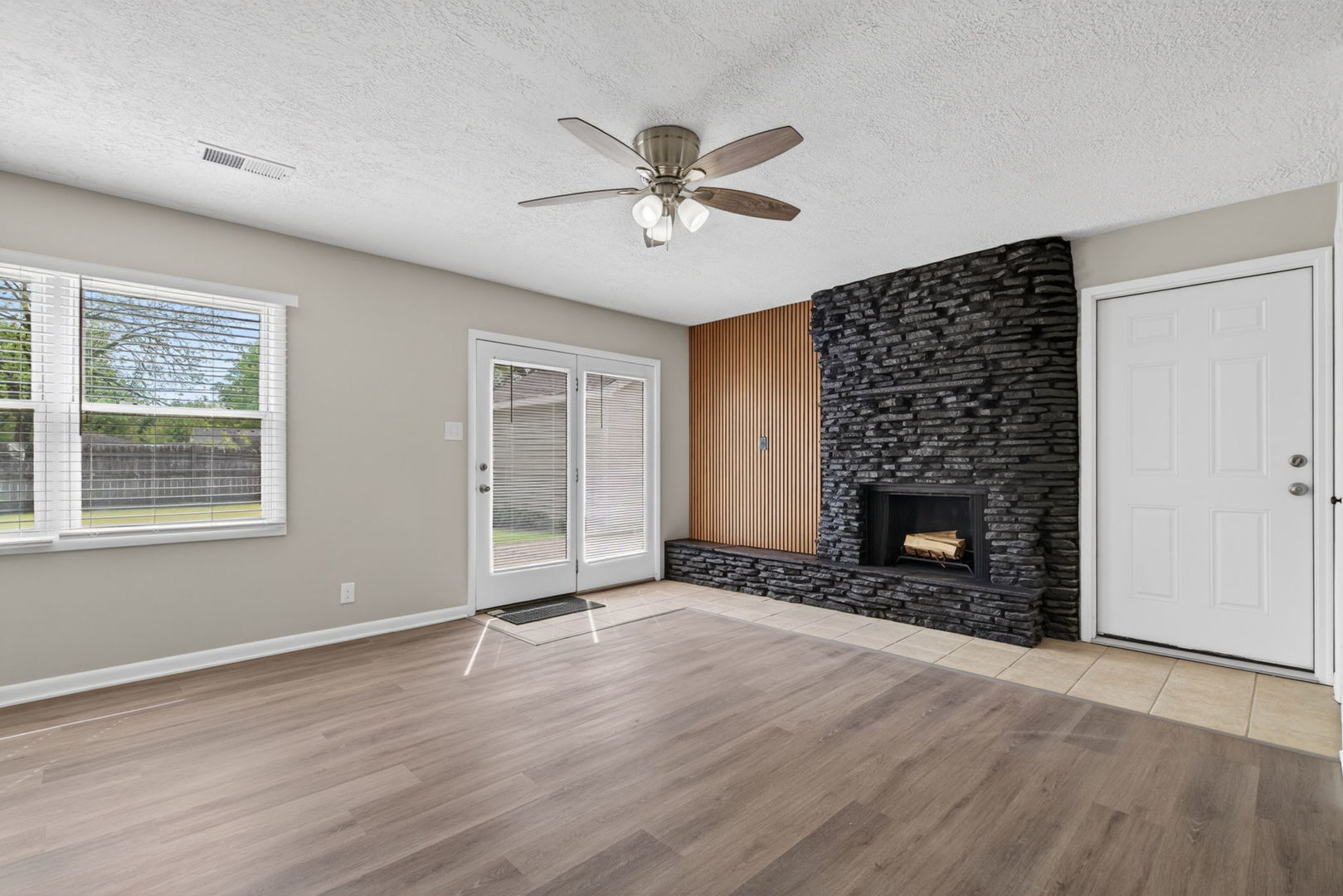 2559 Garden Court, Joliet, IL 60435