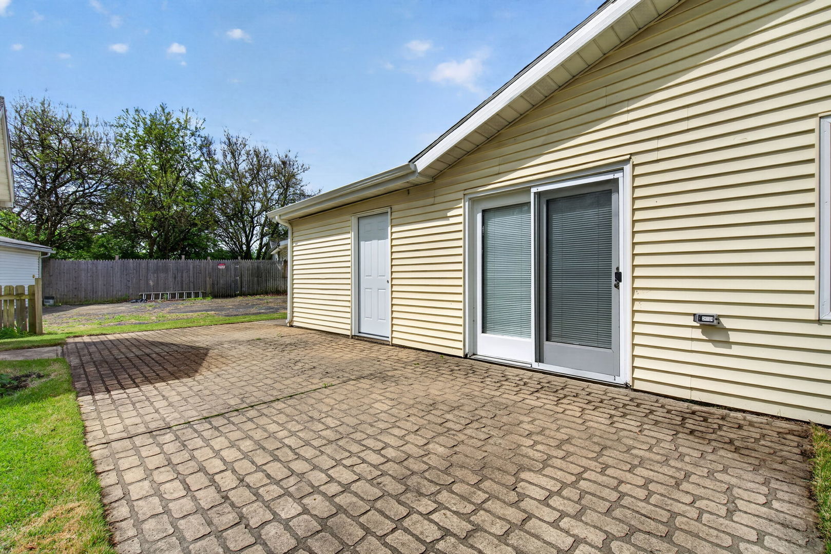 2559 Garden Court, Joliet, IL 60435