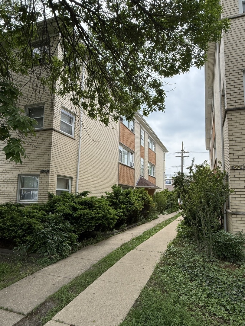 5007 W Diversey Avenue, Chicago, IL 60639