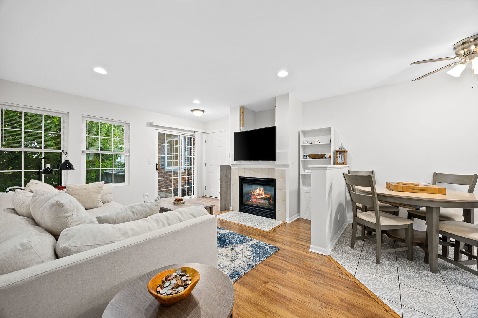 316 Ogden Falls Boulevard #316, Oswego, IL 60543