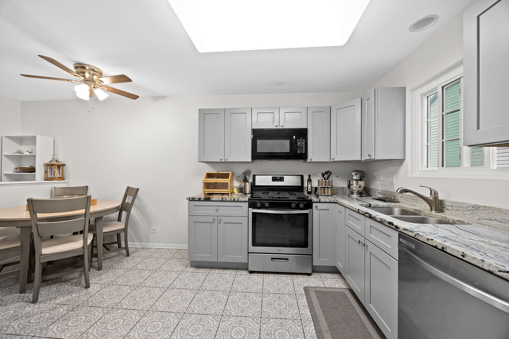 316 Ogden Falls Boulevard #316, Oswego, IL 60543