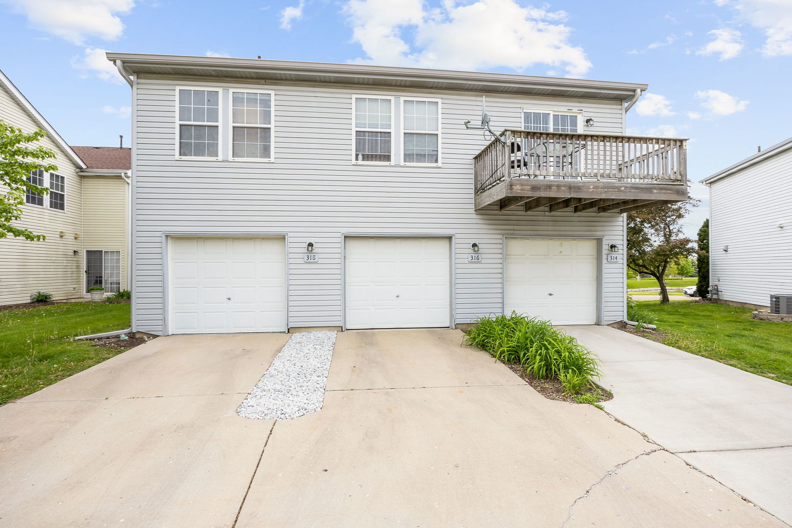 316 Ogden Falls Boulevard #316, Oswego, IL 60543