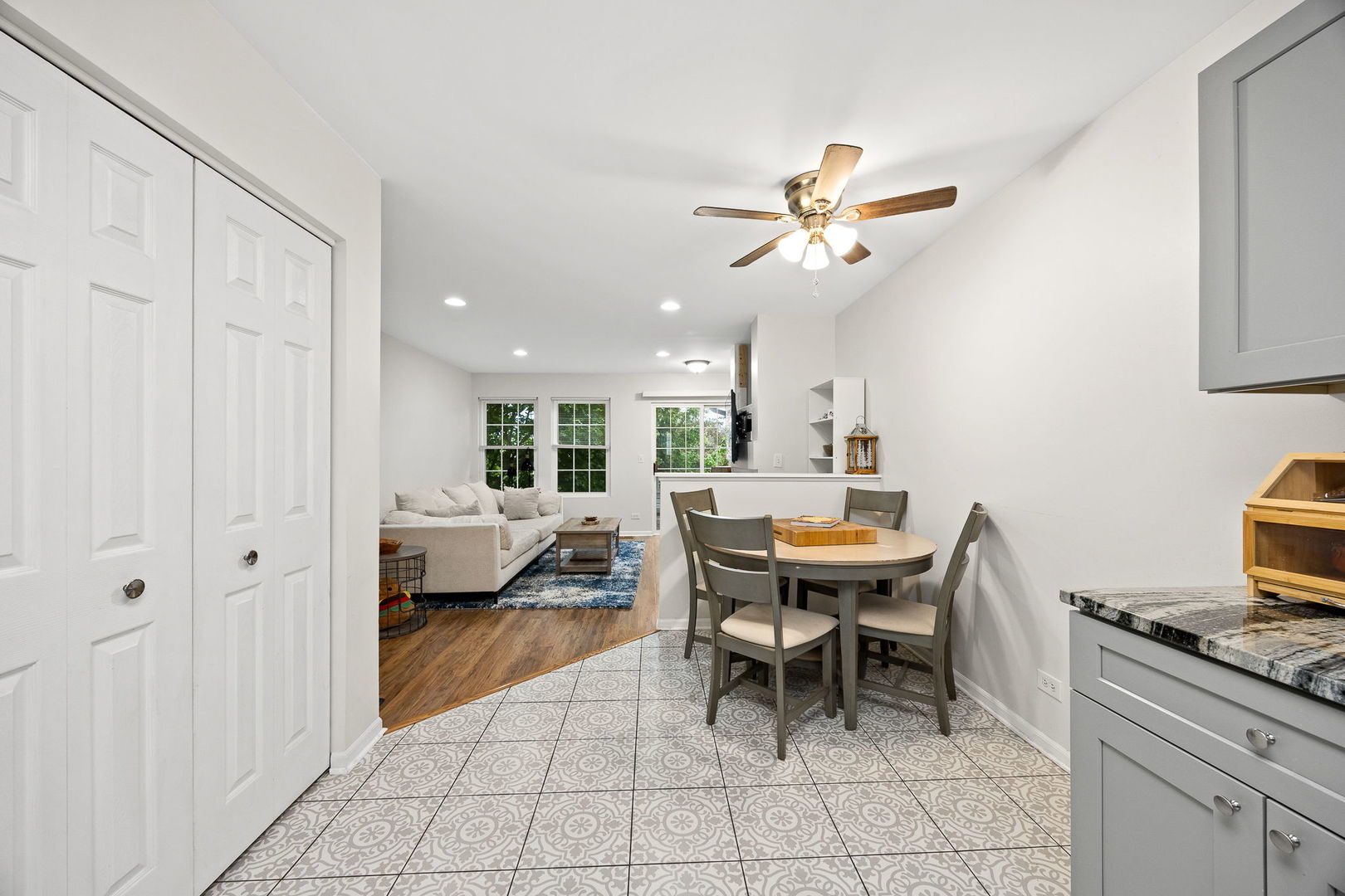 316 Ogden Falls Boulevard #316, Oswego, IL 60543