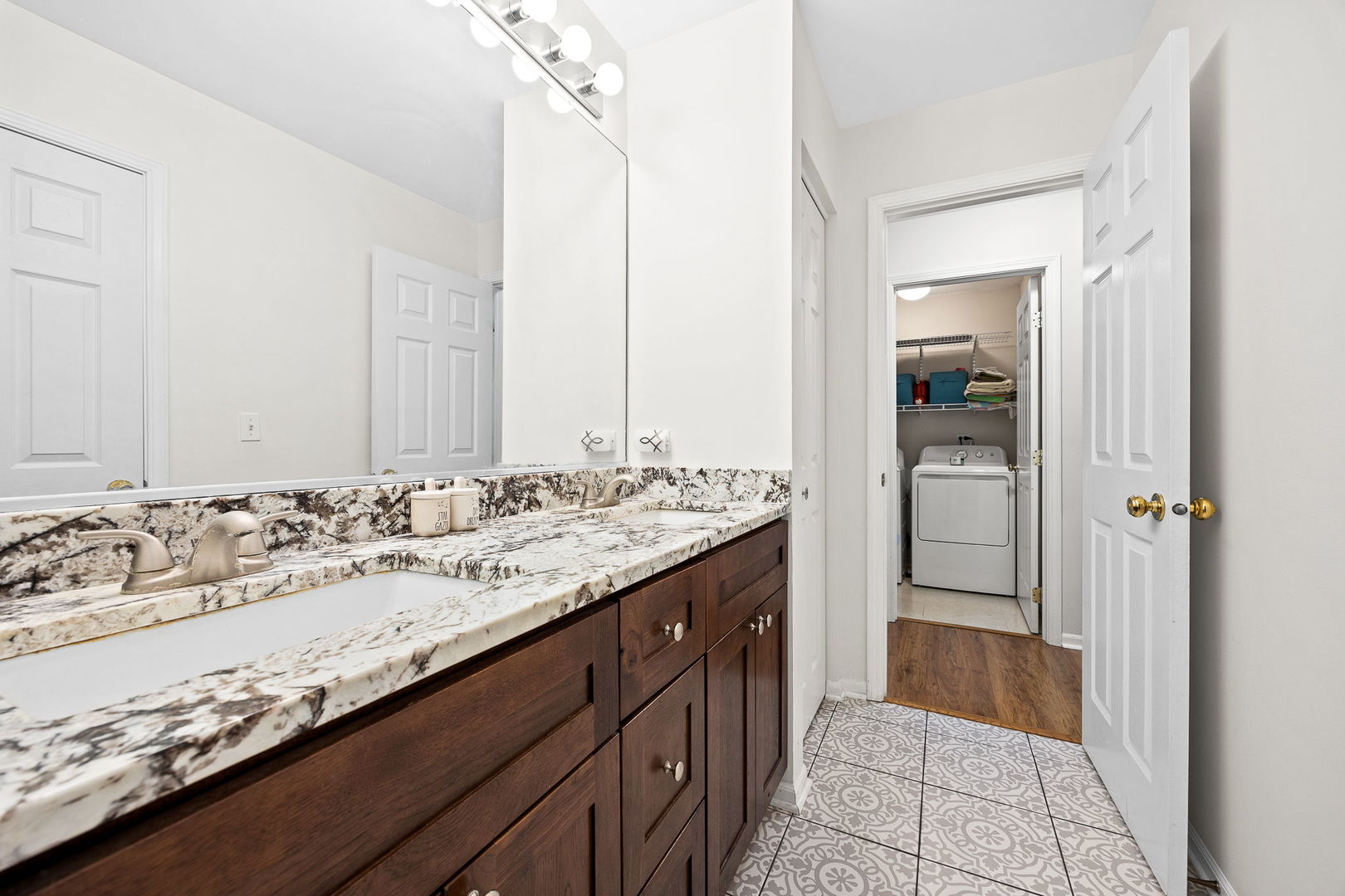 316 Ogden Falls Boulevard #316, Oswego, IL 60543