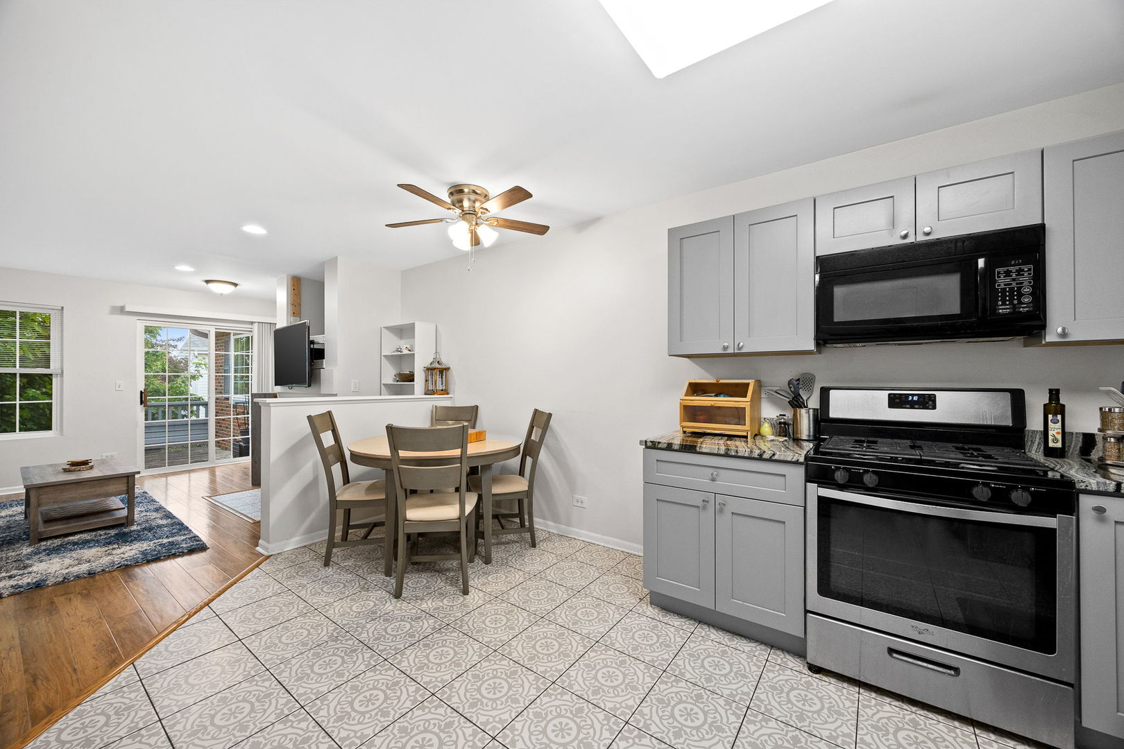 316 Ogden Falls Boulevard #316, Oswego, IL 60543