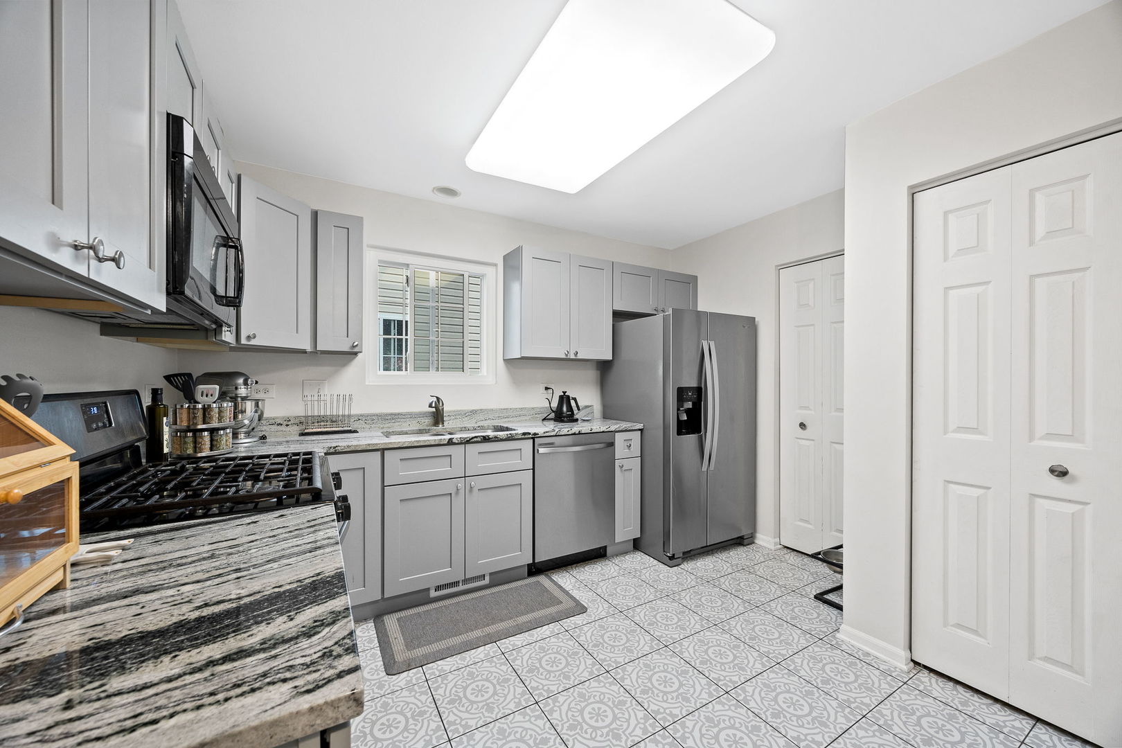 316 Ogden Falls Boulevard #316, Oswego, IL 60543