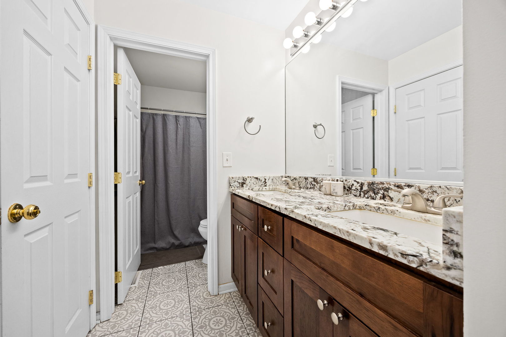 316 Ogden Falls Boulevard #316, Oswego, IL 60543