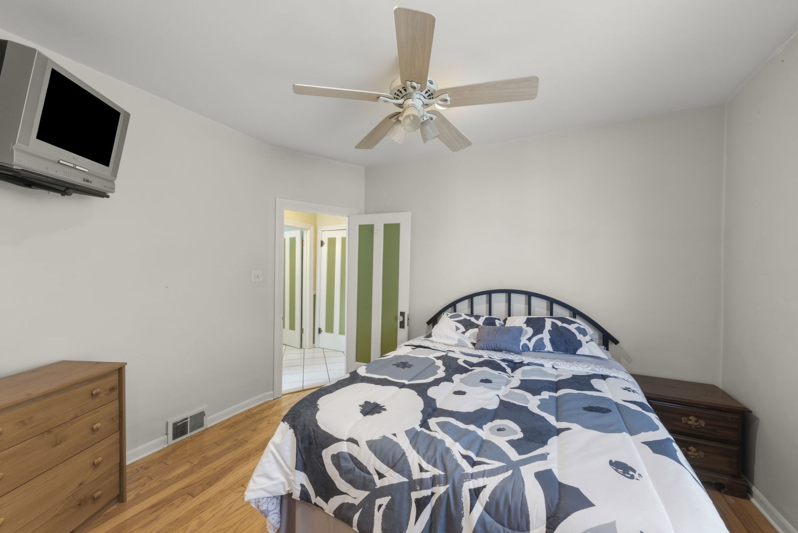 2831 N Kildare Avenue, Chicago, IL 60641