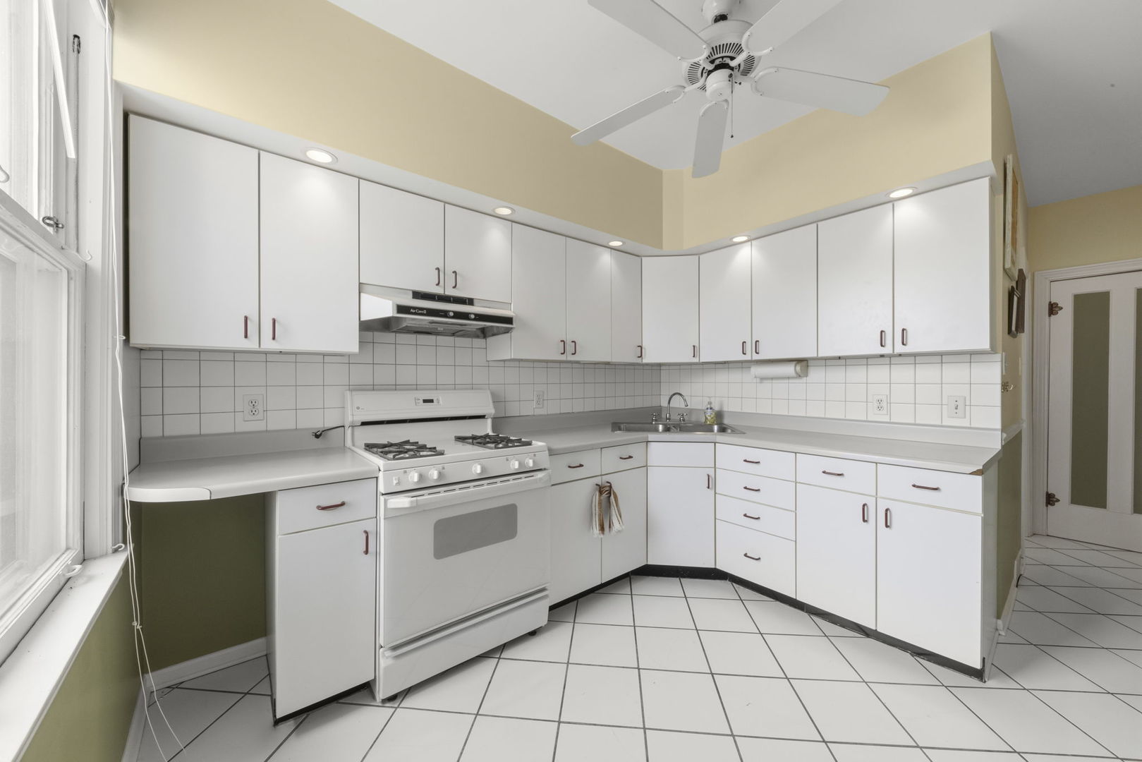2831 N Kildare Avenue, Chicago, IL 60641