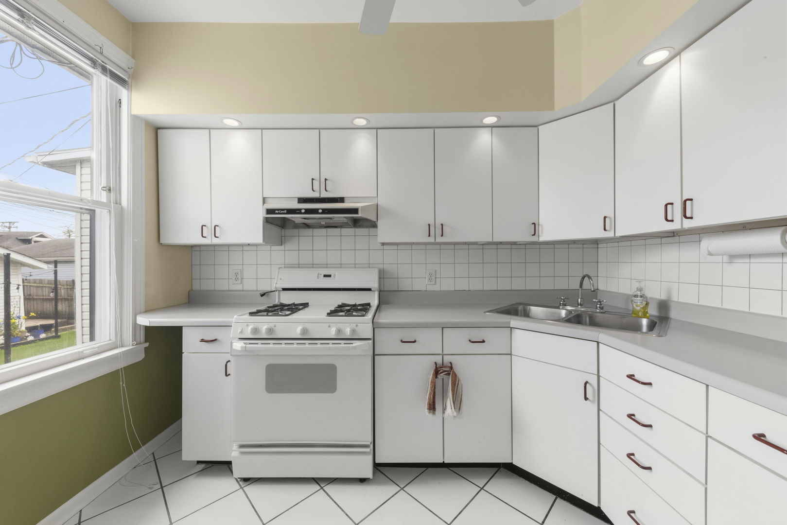 2831 N Kildare Avenue, Chicago, IL 60641