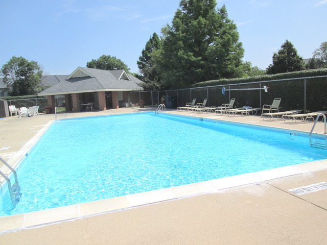 1411 CLUB Drive #C, Glendale Heights, IL 60139