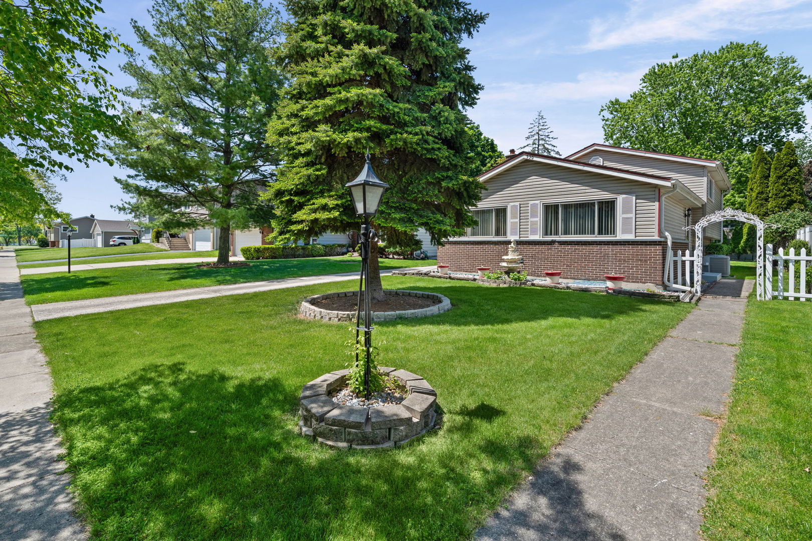 530 N Westwood Avenue, Lombard, IL 60148