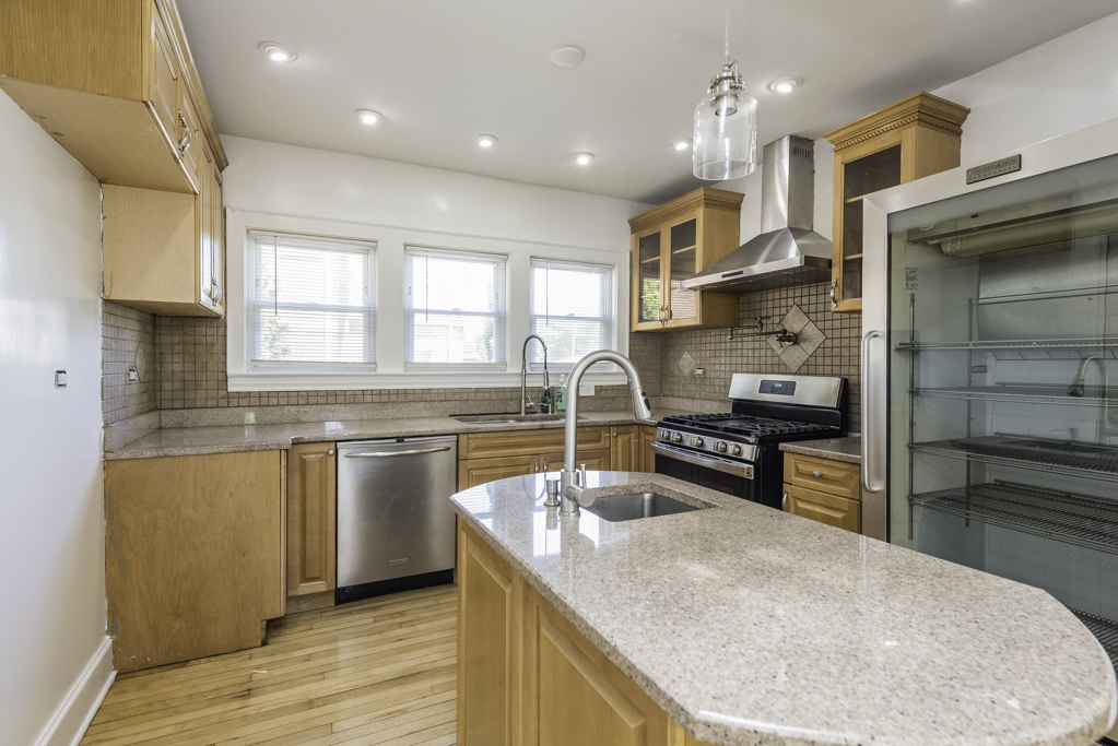 1609 N Sheridan Road, Waukegan, IL 60085