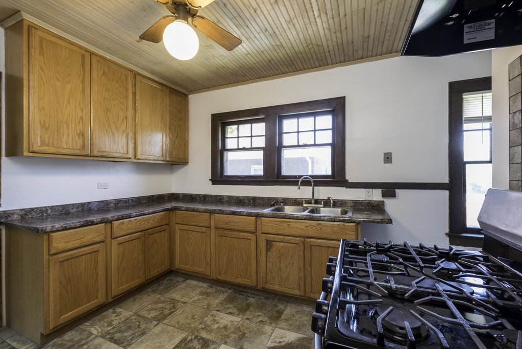 1609 N Sheridan Road, Waukegan, IL 60085