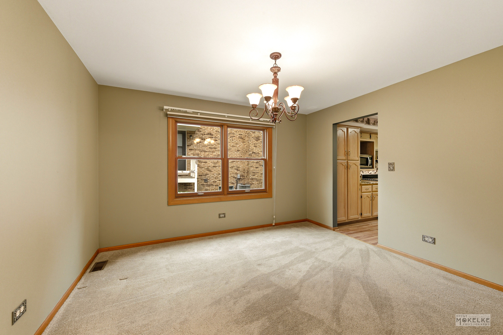 2340 Ridgewood Road, Lisle, IL 60532