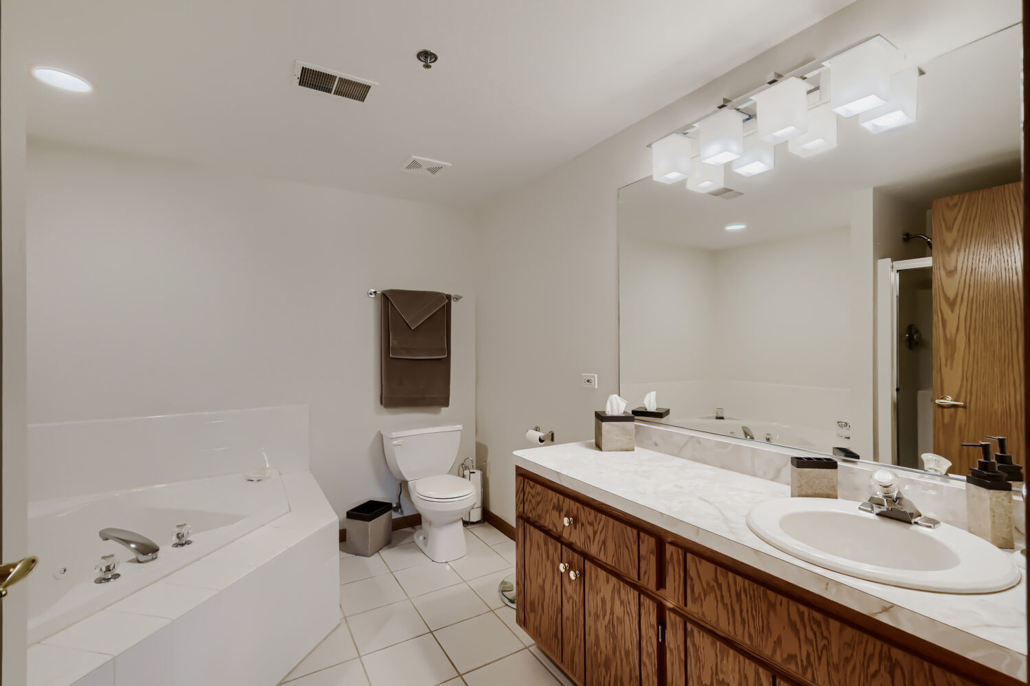 11535 Settlers Pond Way #2C, Orland Park, IL 60467