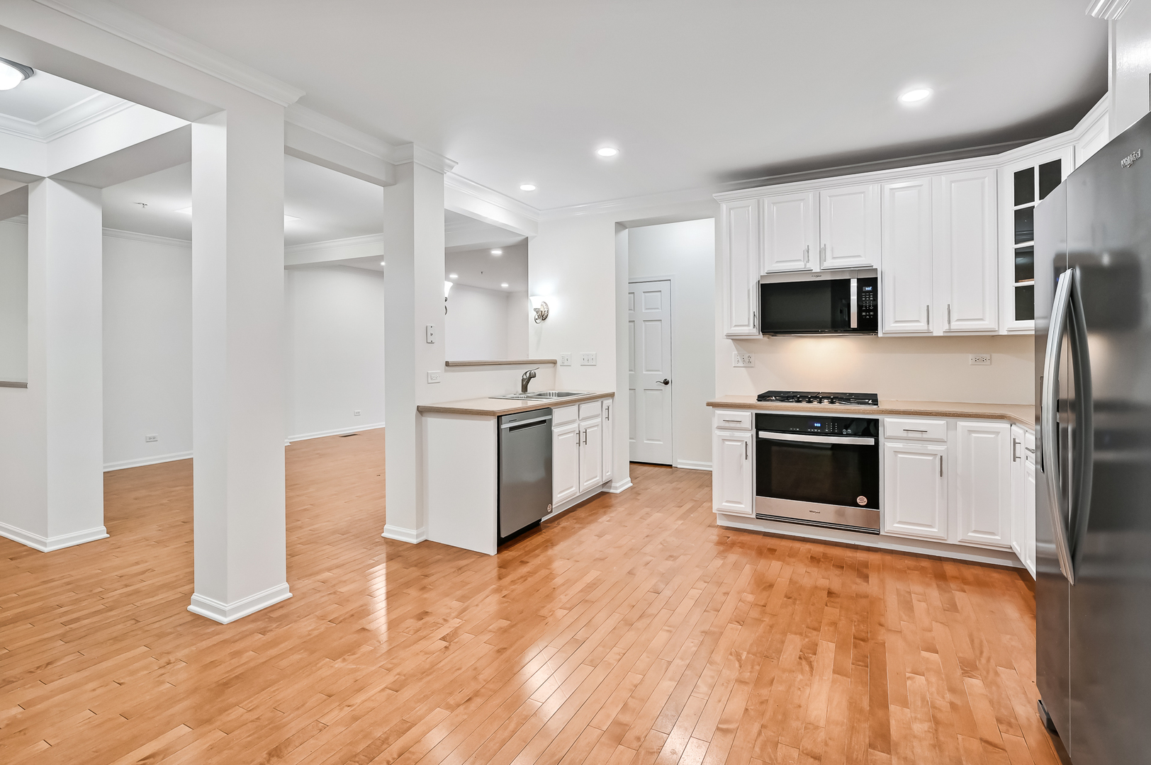 1339 Scarboro Road #605, Schaumburg, IL 60193