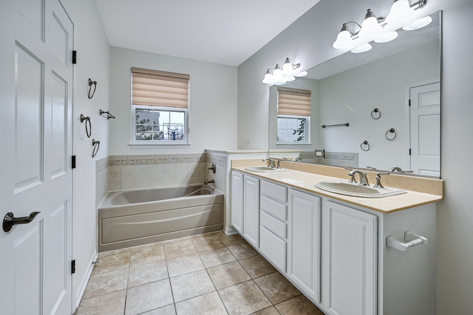 1339 Scarboro Road #605, Schaumburg, IL 60193