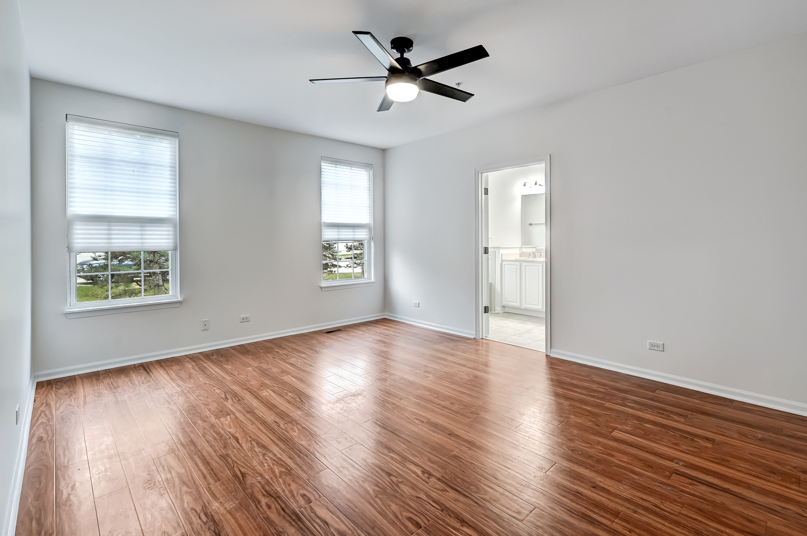 1339 Scarboro Road #605, Schaumburg, IL 60193