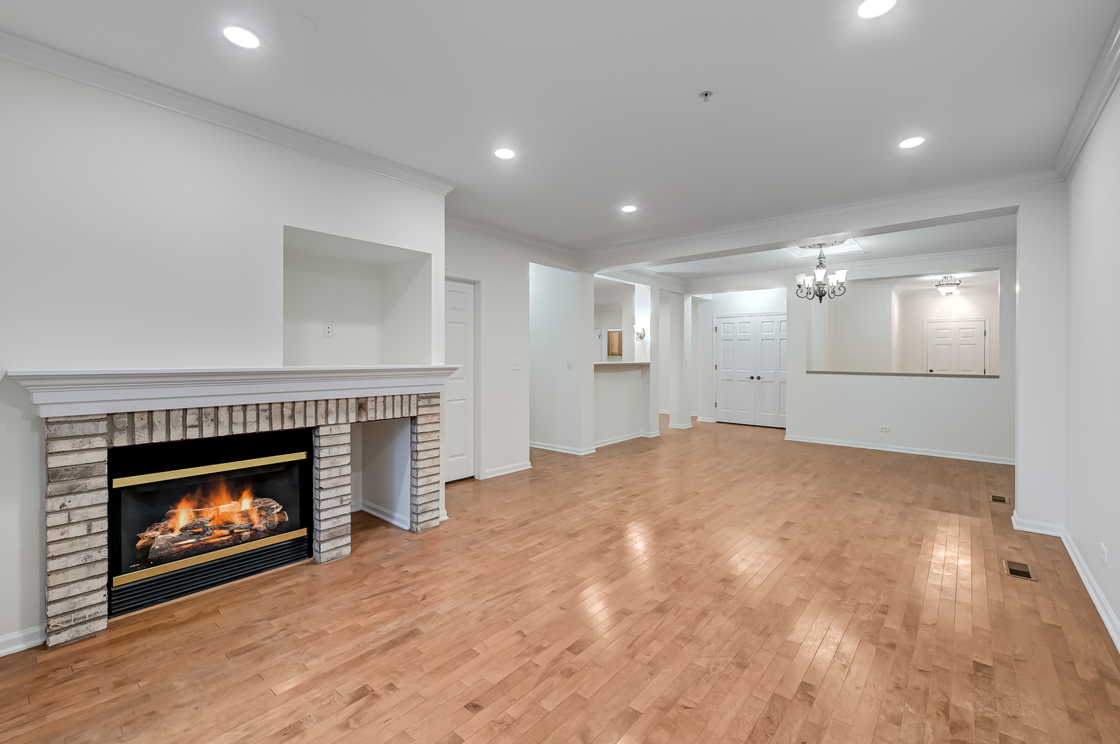 1339 Scarboro Road #605, Schaumburg, IL 60193