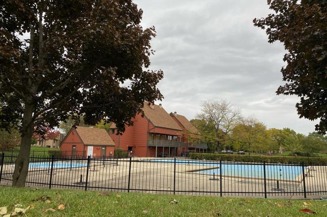 1336 Fairfax Lane, Buffalo Grove, IL 60089