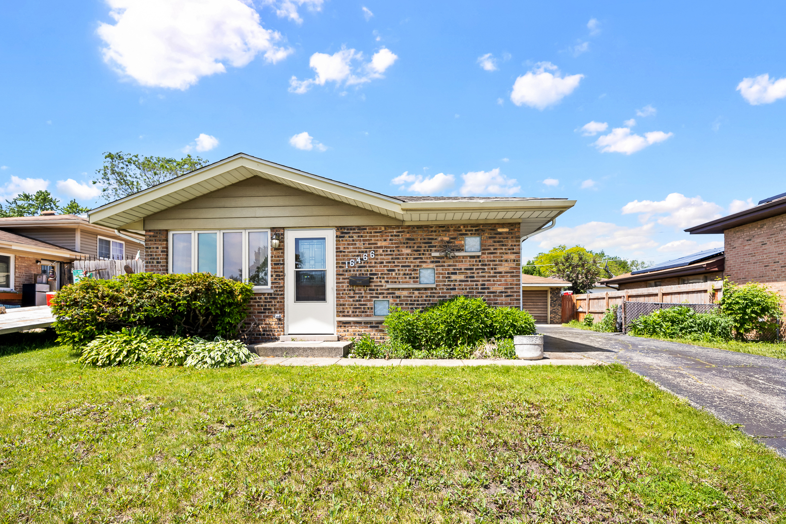 16466 Terry Lane, Oak Forest, IL 60452