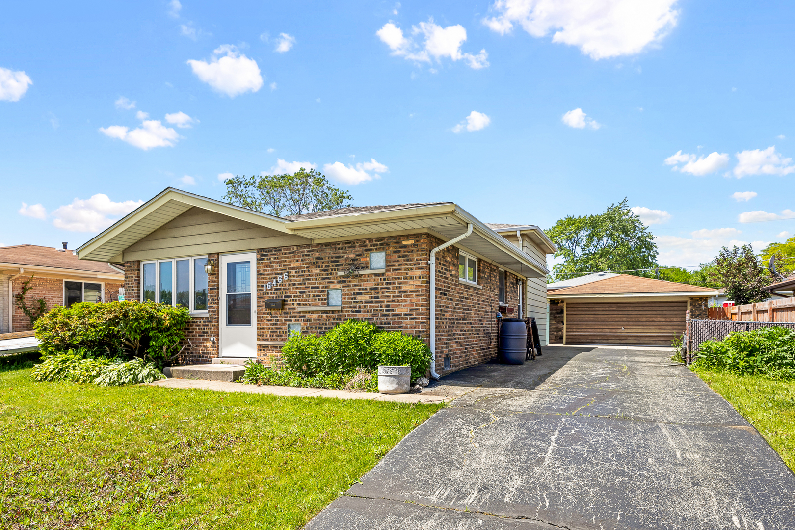 16466 Terry Lane, Oak Forest, IL 60452