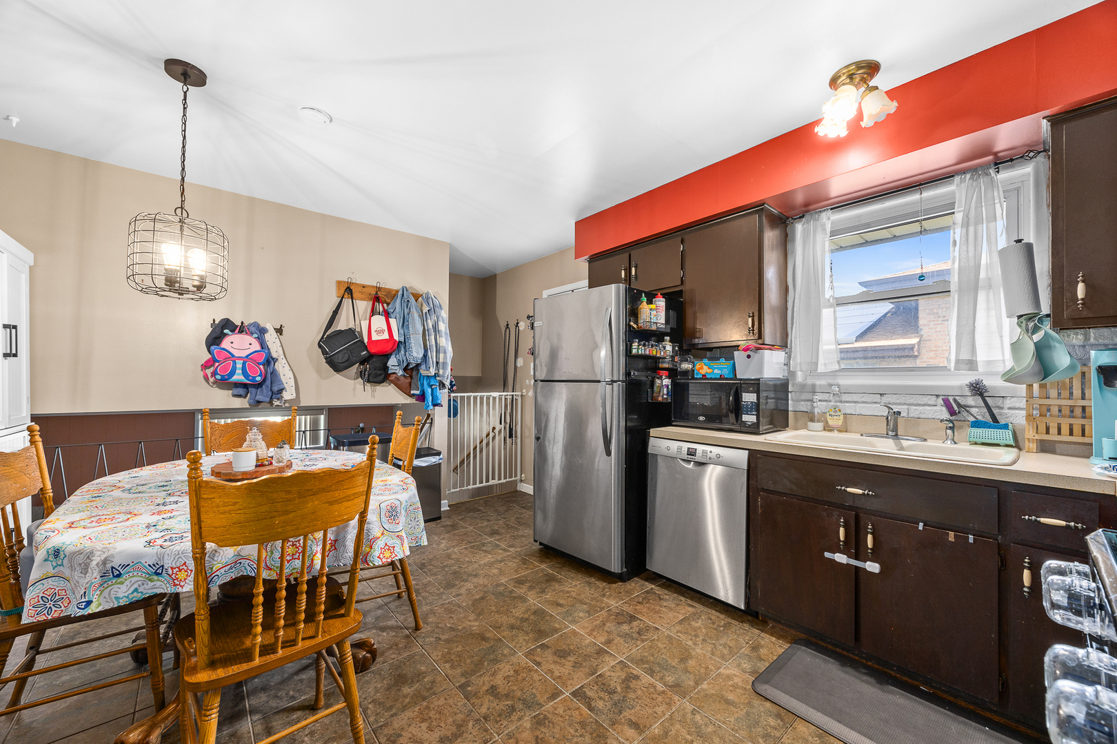 16466 Terry Lane, Oak Forest, IL 60452