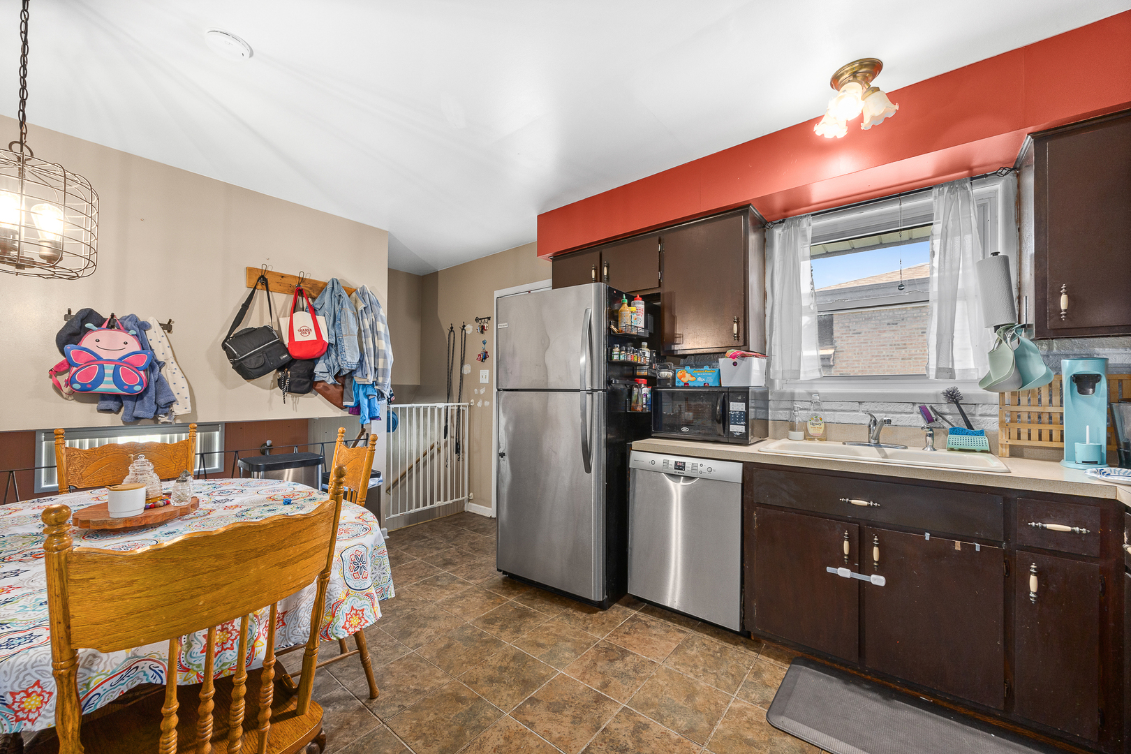 16466 Terry Lane, Oak Forest, IL 60452