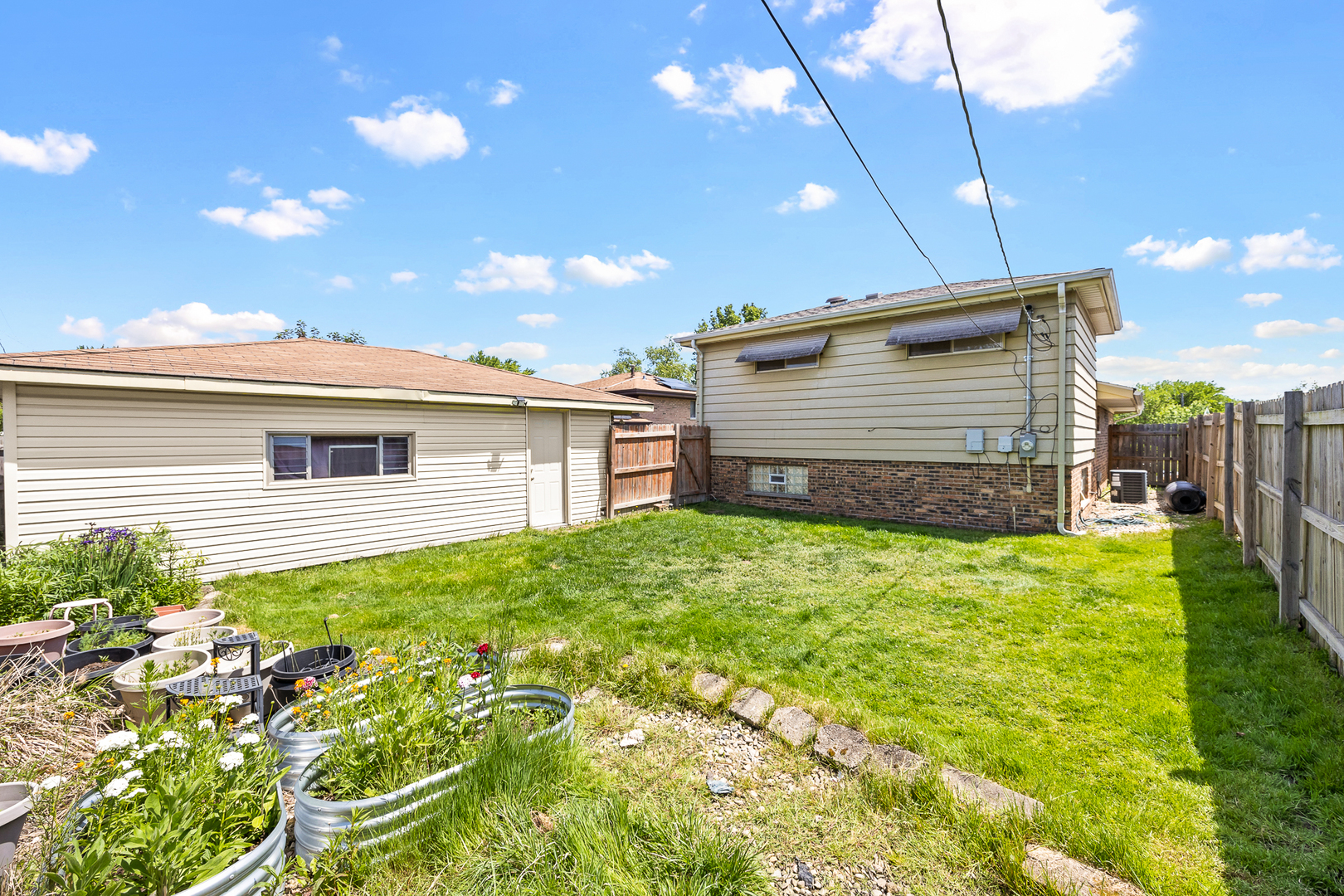 16466 Terry Lane, Oak Forest, IL 60452