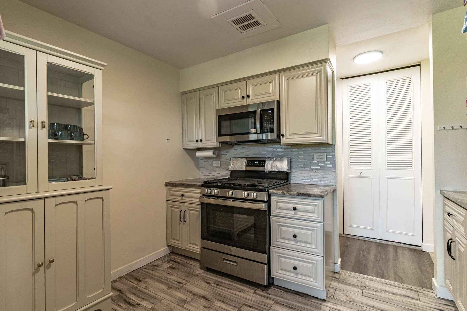 1475 REBECCA Drive #422, Hoffman Estates, IL 60194