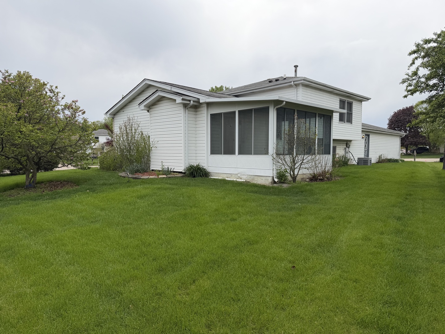 752 Rosanne Street, Lockport, IL 60441