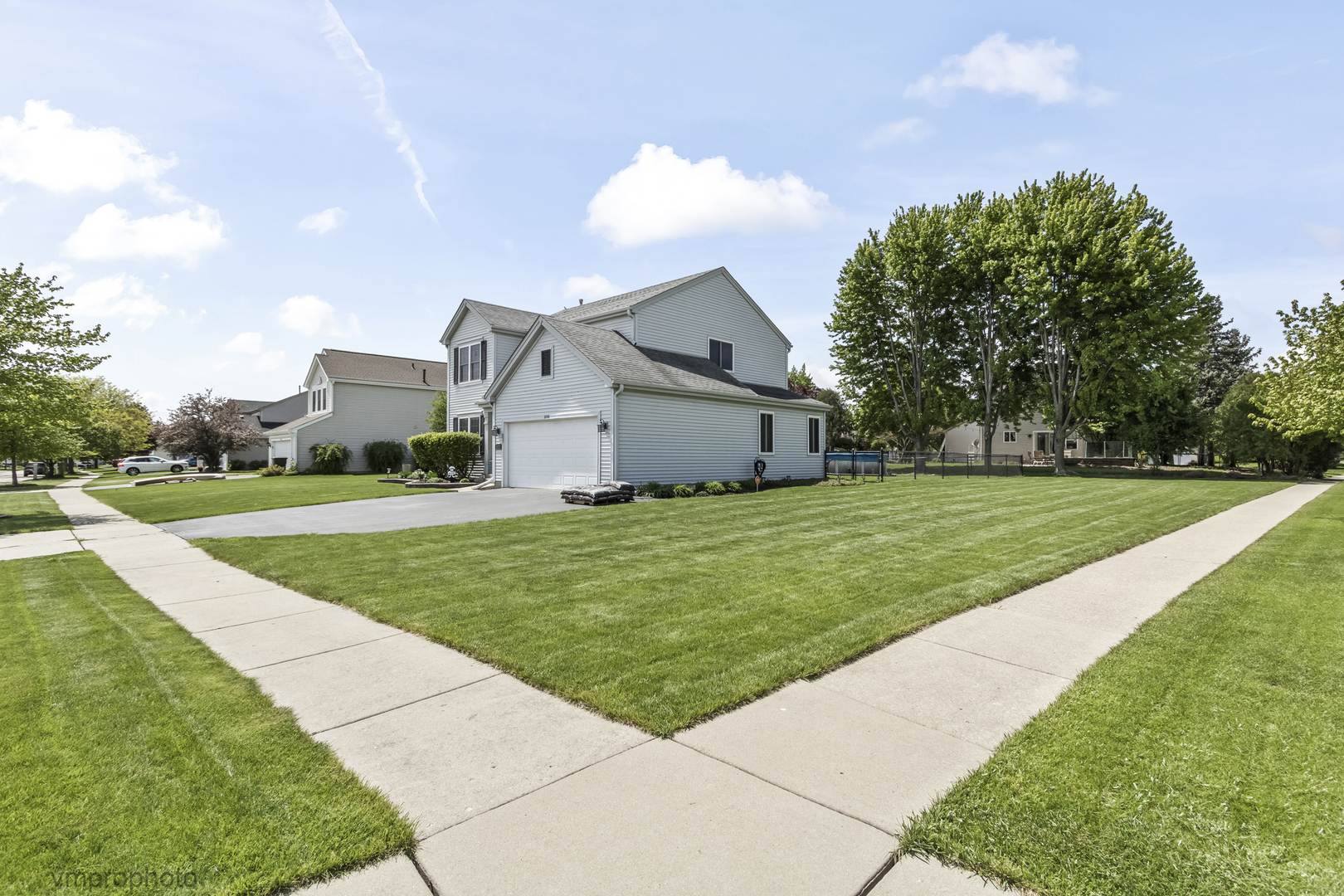 698 Fenwick Lane, South Elgin, IL 60177
