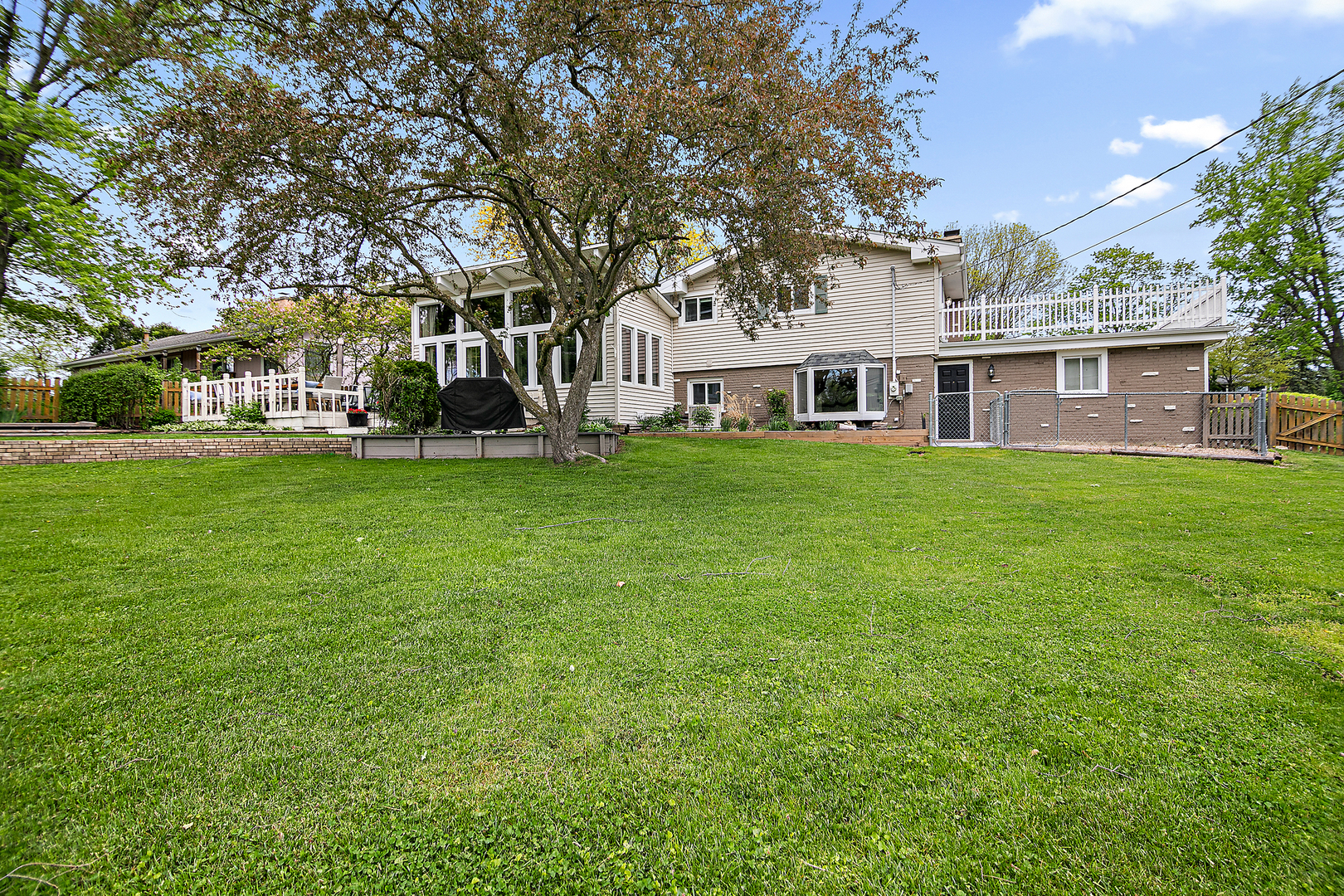 765 W Bayer Drive, Palatine, IL 60067