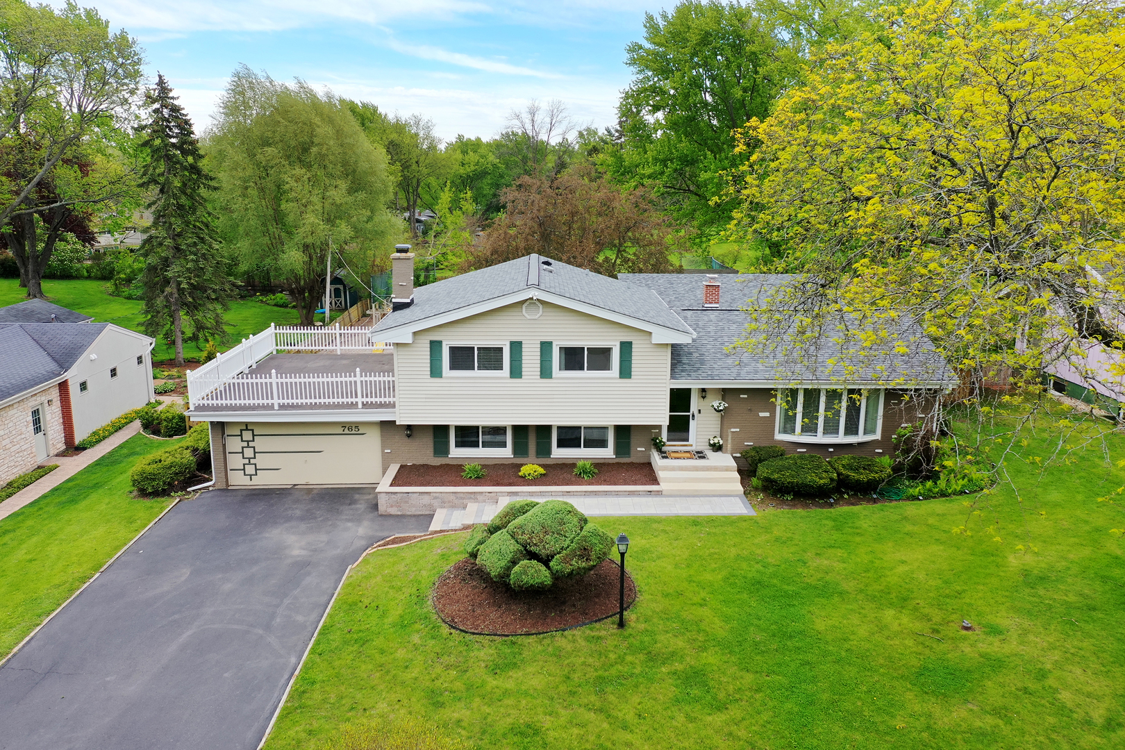 765 W Bayer Drive, Palatine, IL 60067