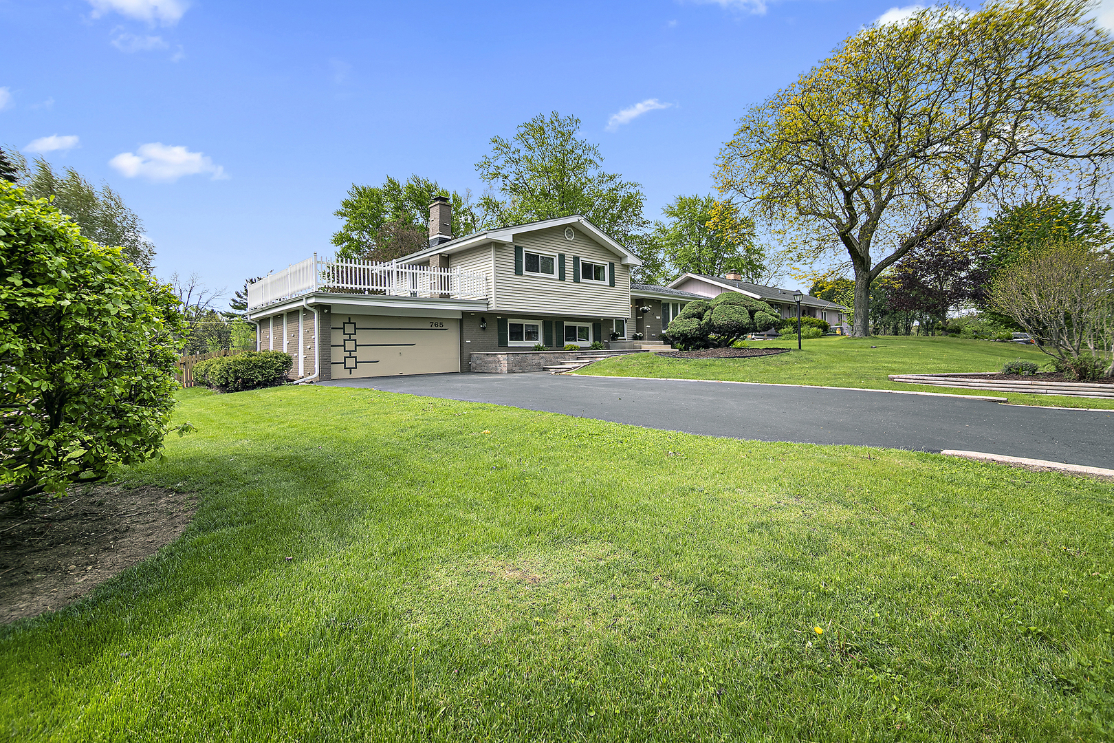 765 W Bayer Drive, Palatine, IL 60067