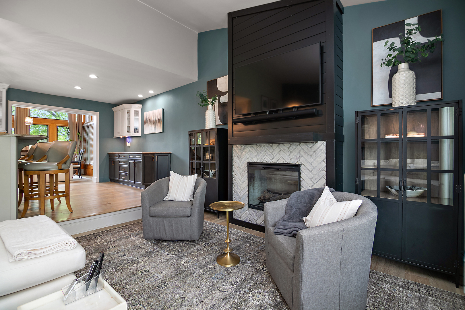 765 W Bayer Drive, Palatine, IL 60067