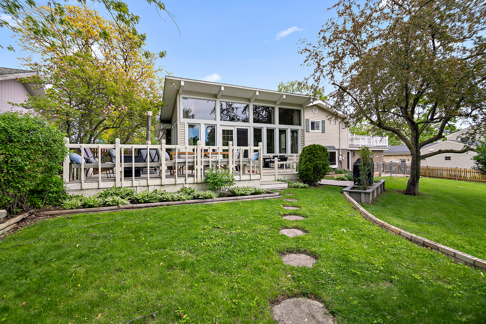 765 W Bayer Drive, Palatine, IL 60067
